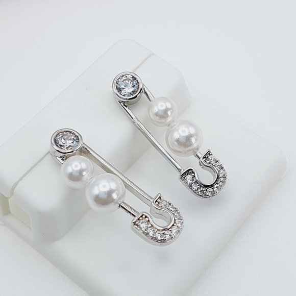 - "925 Sterling Silver Cubic Zirconia Earrings, U19254703 - Picture 2 of 11